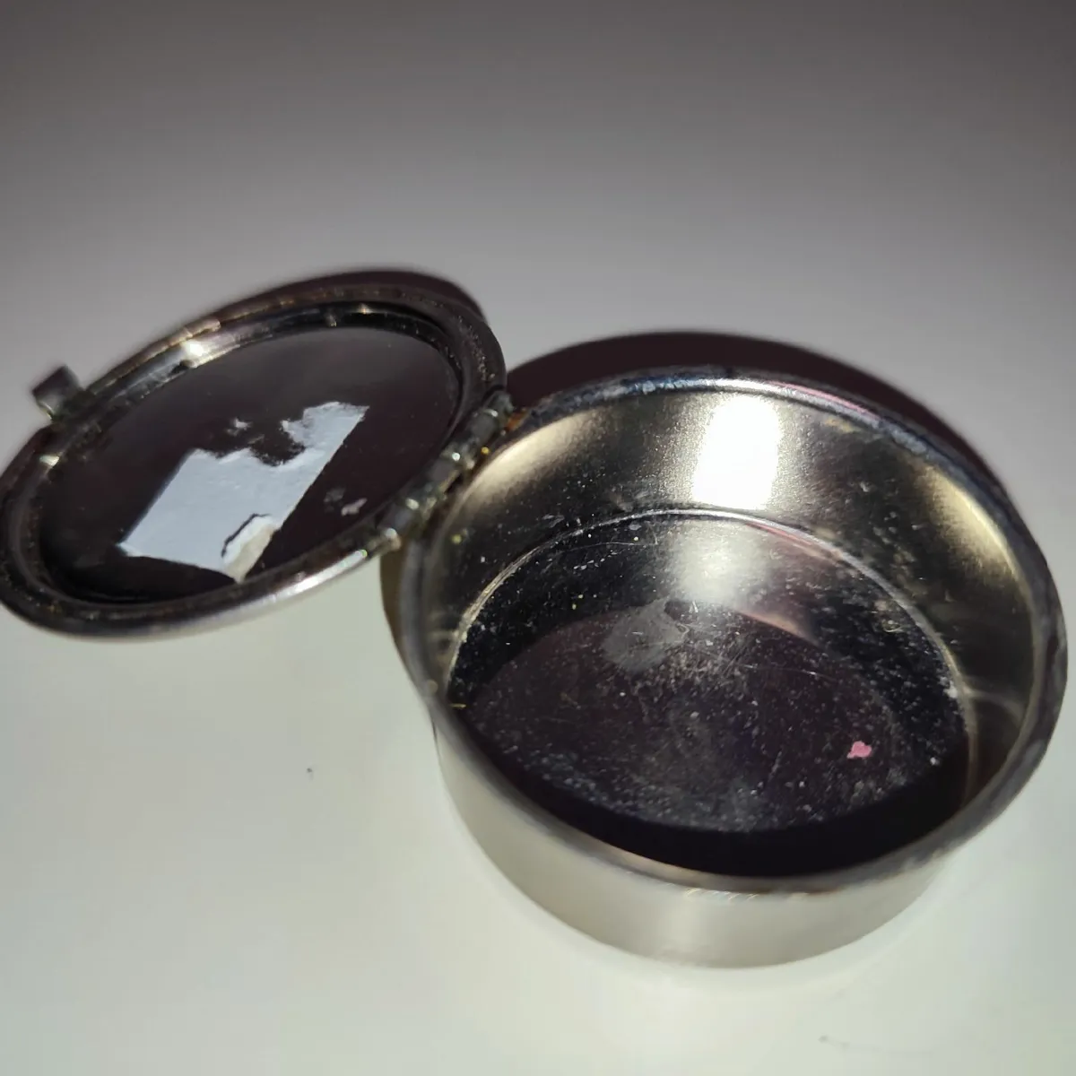 Vintage Metal Container Snuff Pill Box  Round g/c - Image 2