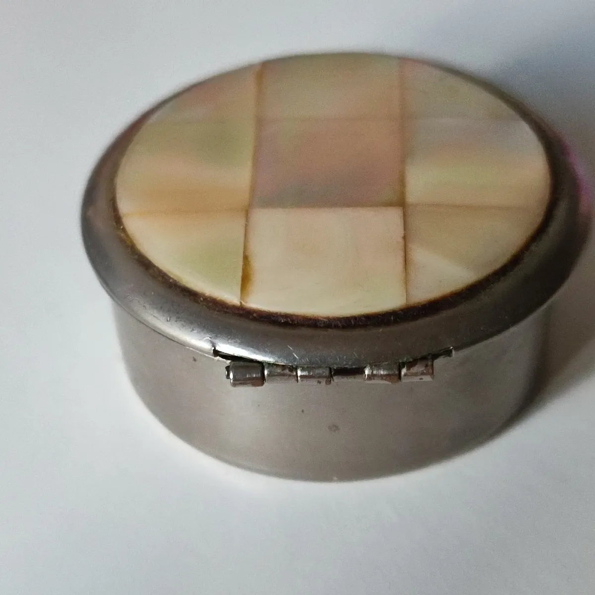 Vintage Metal Container Snuff Pill Box  Round g/c - Image 1