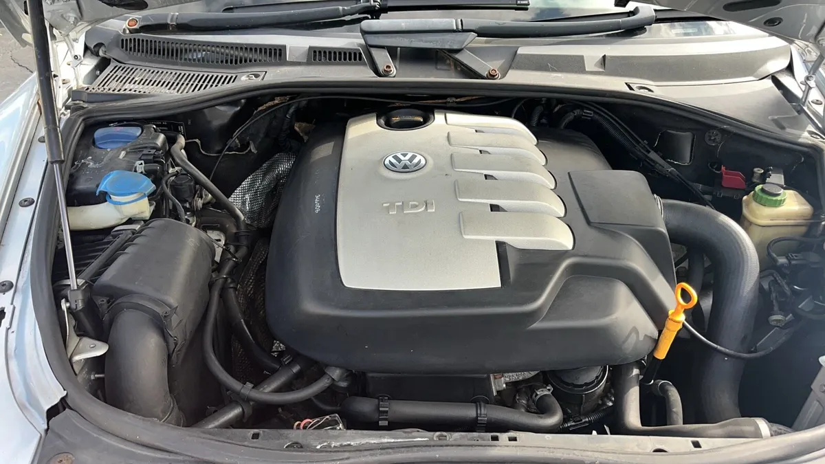 Volkswagen Toureg 2.5tdi 2007 Commercial - Image 3