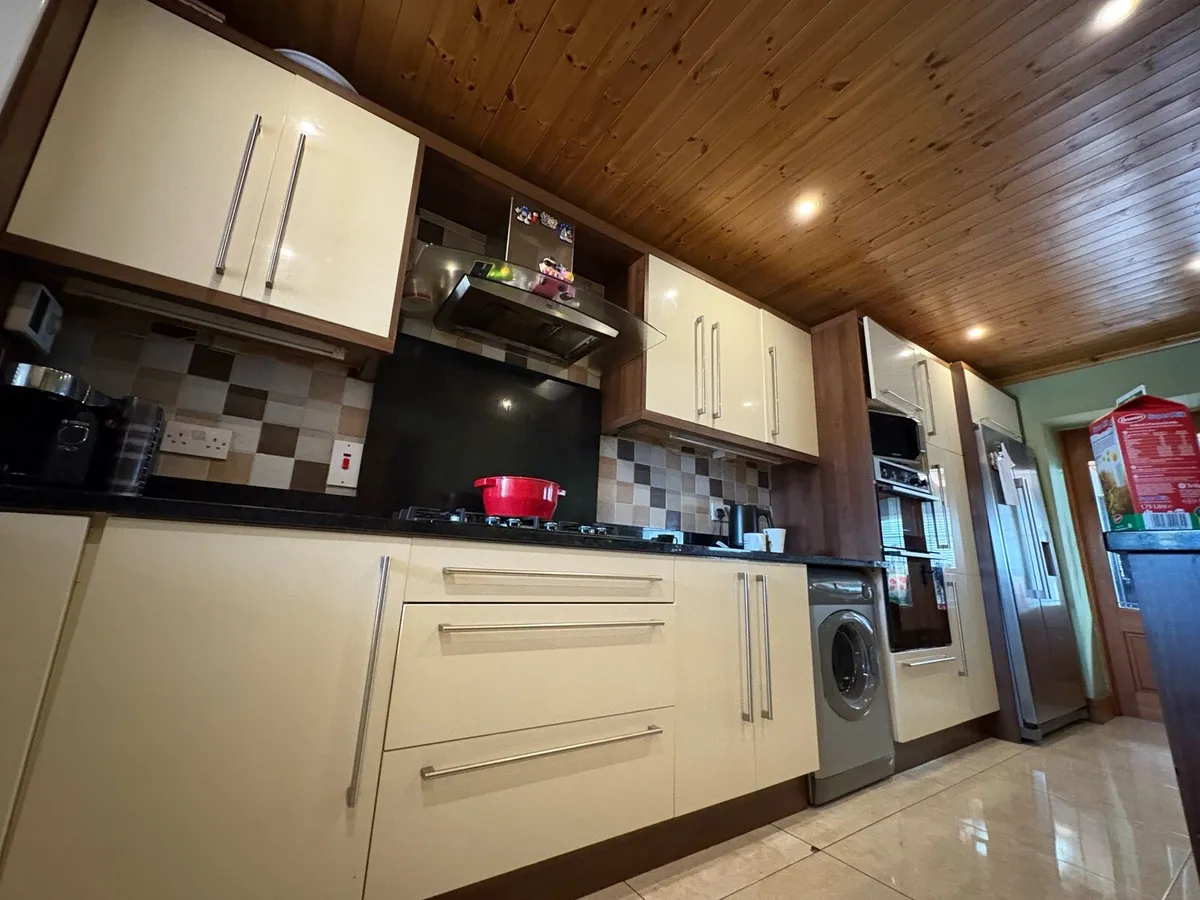 Cream and walnut Kitchen with granite countertops - Image 4
