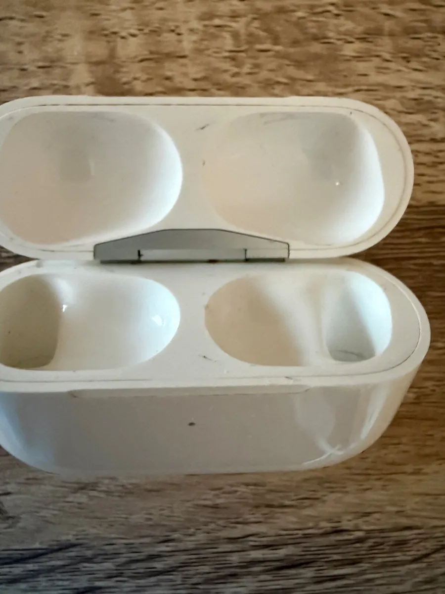 Apple AirPods Pro - Image 4
