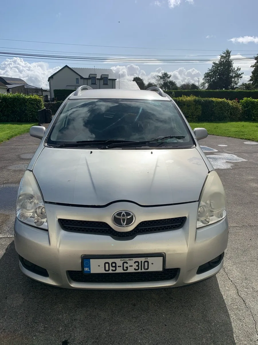 Toyota Corolla versus - Image 1
