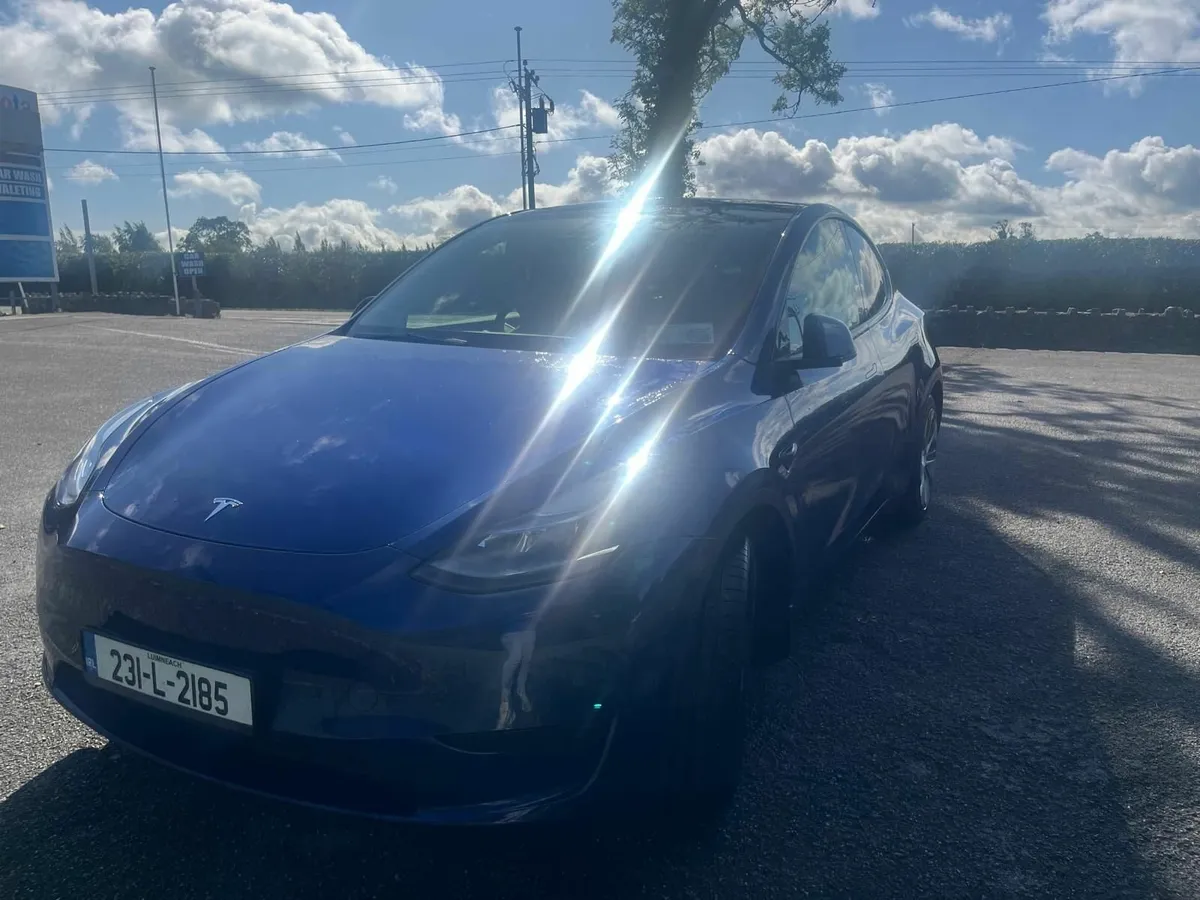 Tesla Model Y 2023 - Image 4