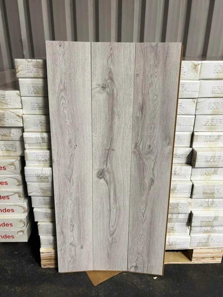 New 8mm Laminated Click Flooring - Image 4