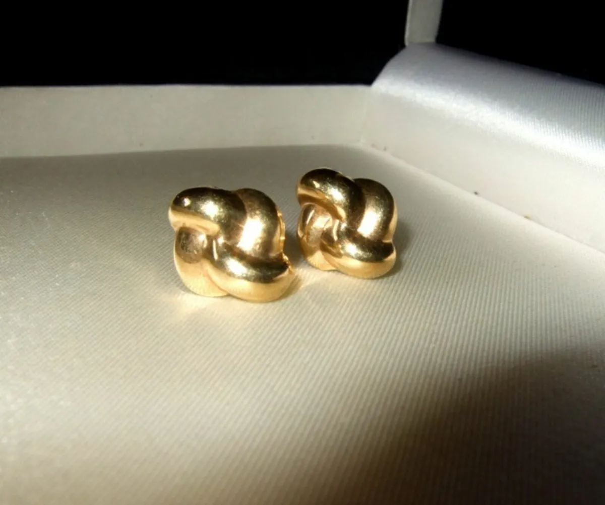 Vintage 9ct Gold Chunky Knot Earrings - Image 2