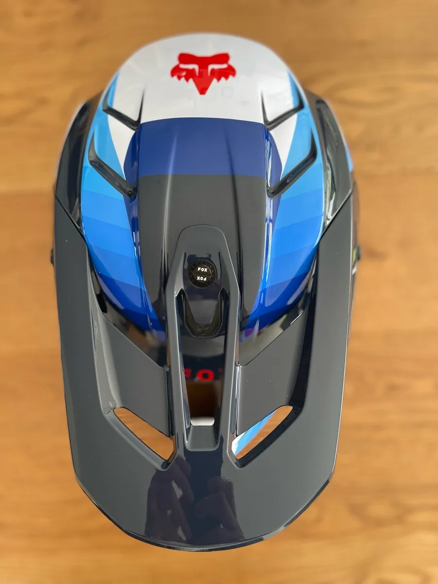 Fox V3 Helmet - Image 4