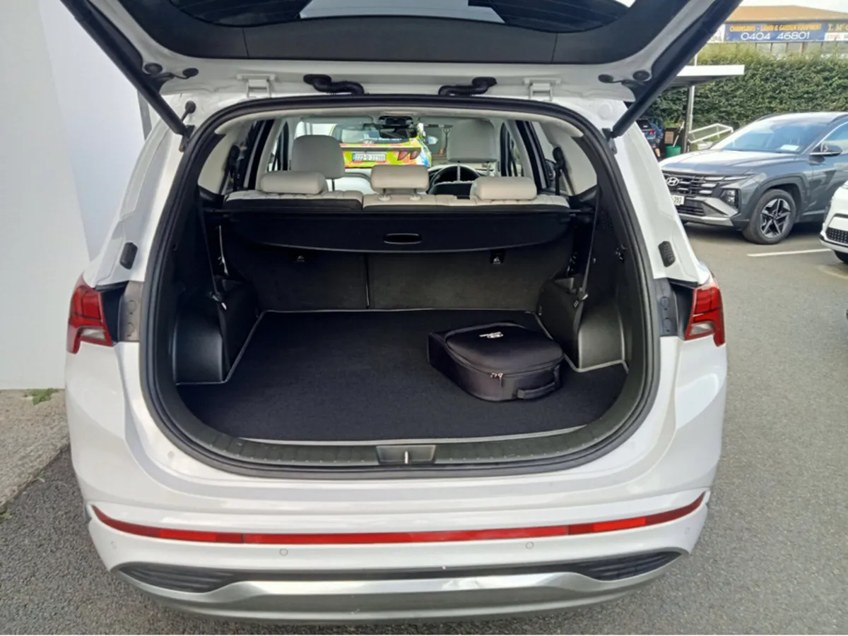 Hyundai Santa Fe PREMIUM 5DR AUTO - Image 4