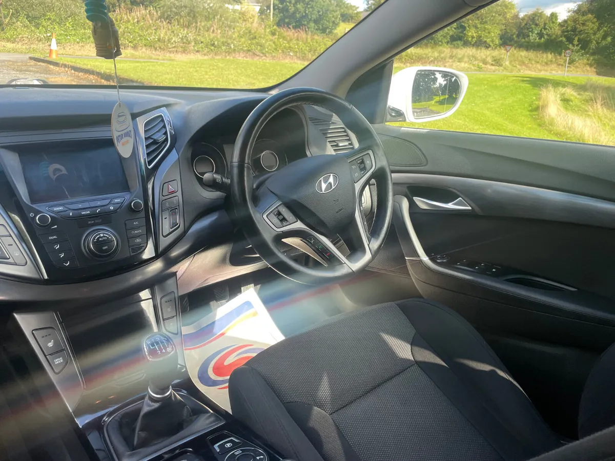 Hyundai i40 2017,  estate , high spec - Image 4