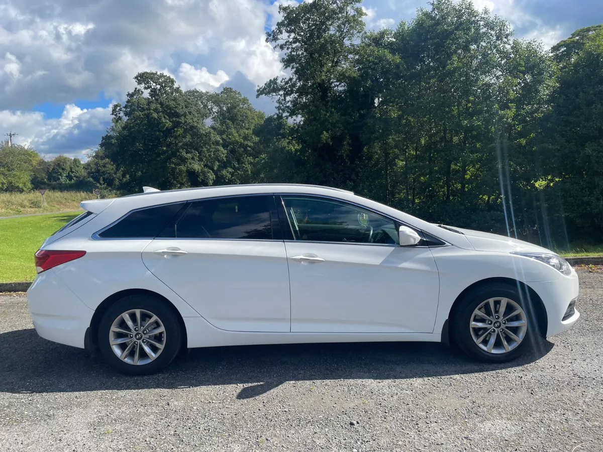 Hyundai i40 2017,  estate , high spec - Image 3
