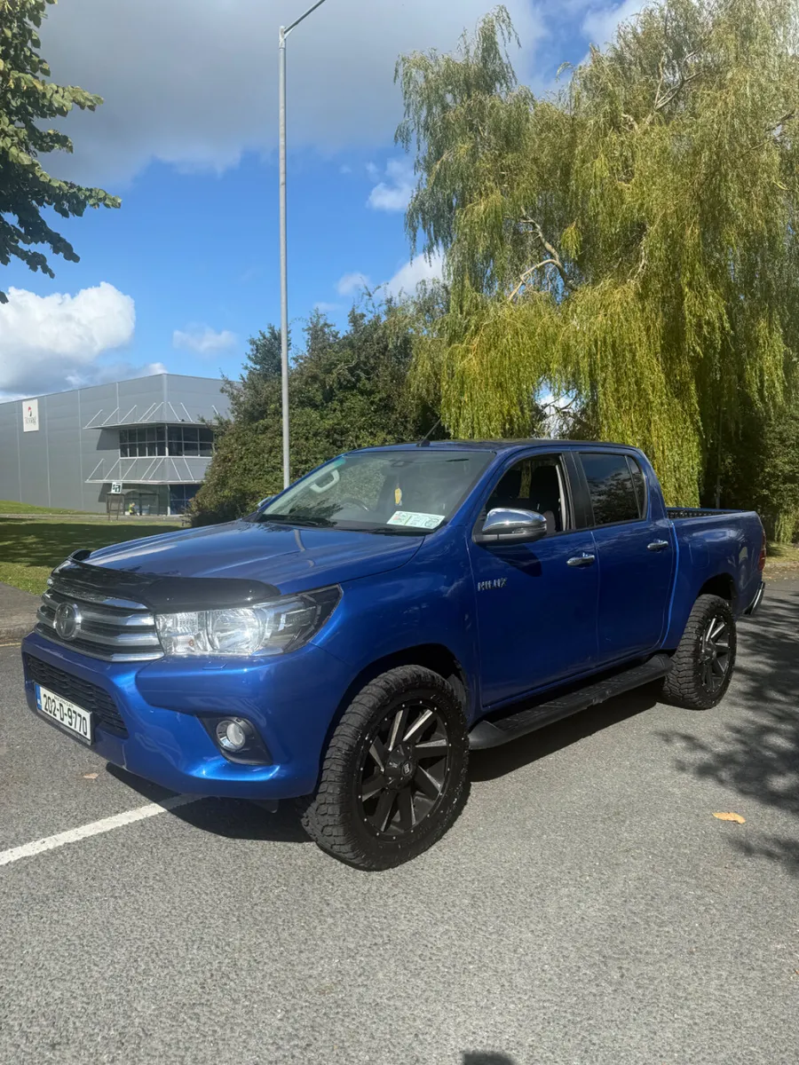 202 Toyota Hilux Automatic LOW MILEAGE - Image 3