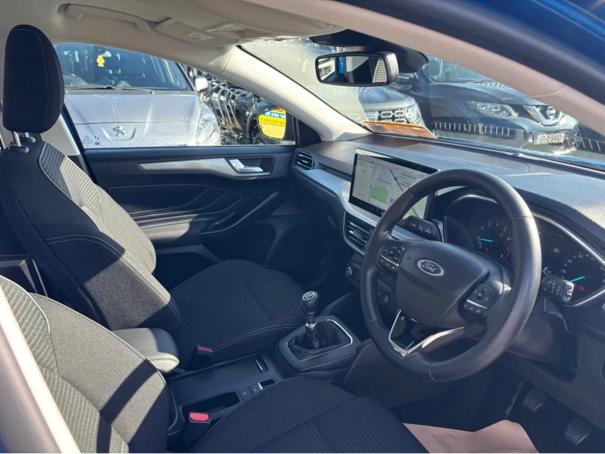 Ford Focus TITANIUM 5W 1.0T 125 S6. - Image 3