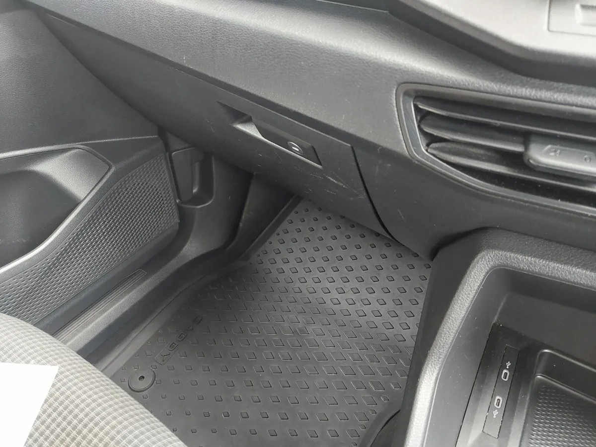 Volkswagen Caddy 2023 - Image 4