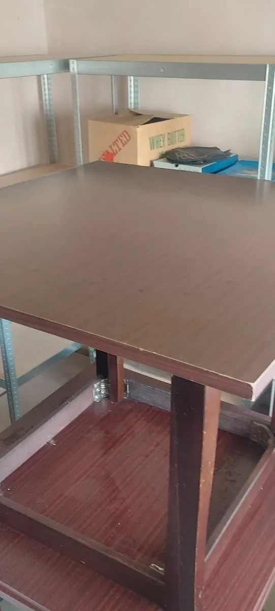 Mahoney Table