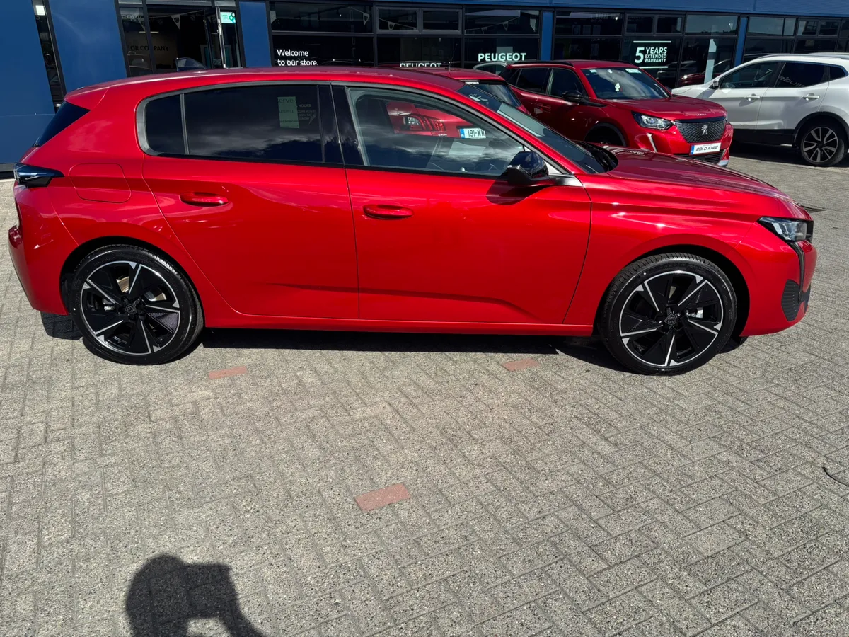 2025 Peugeot 308 eAllure 54kwh - Image 3