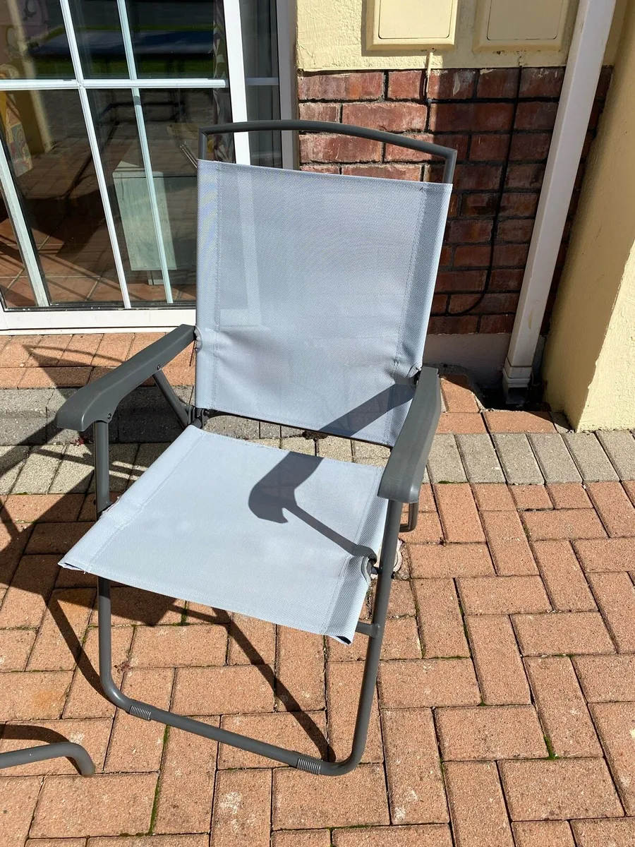Garden Table, chairs and umbrella - Image 2
