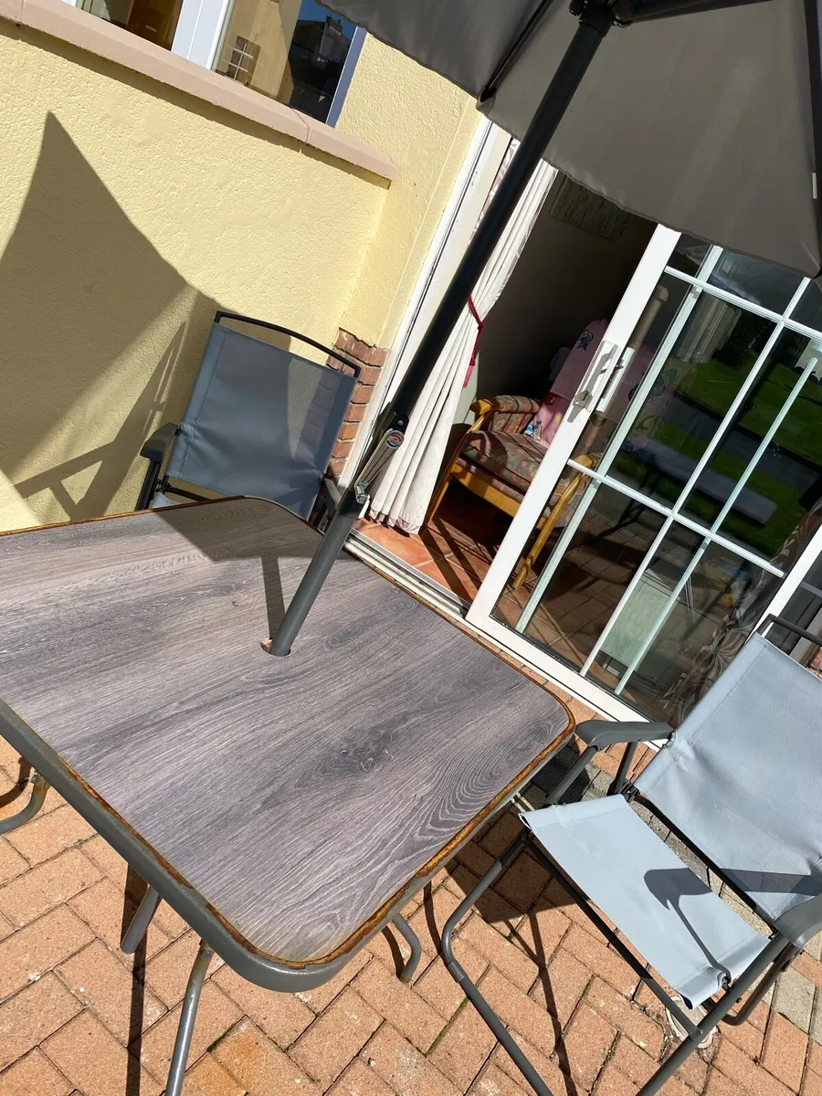 Garden Table, chairs and umbrella - Image 4