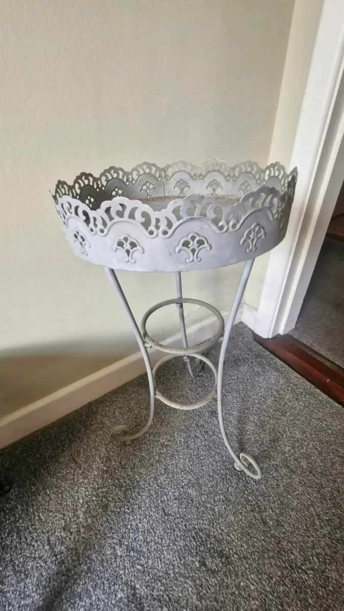 Plant stand
