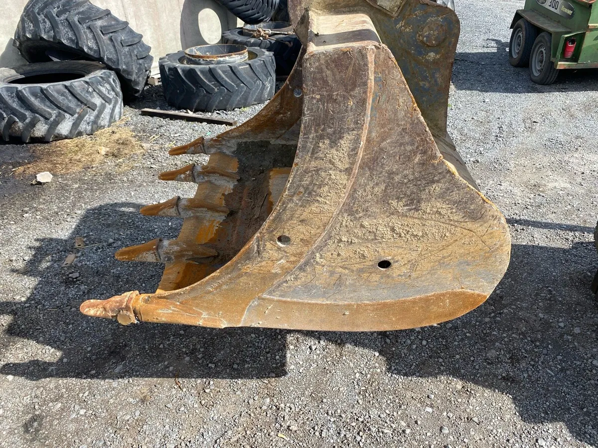 4 foot digging bucket - Image 1