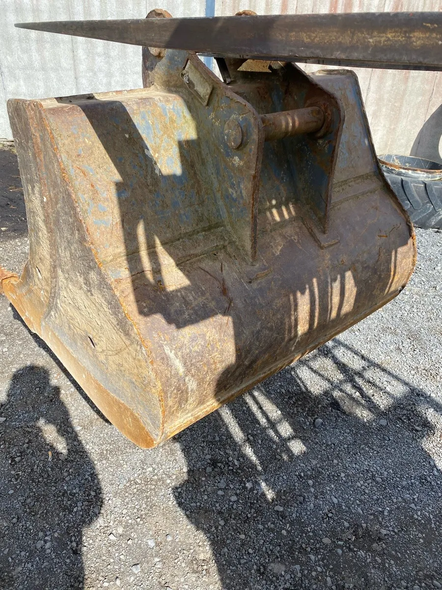 4 foot digging bucket - Image 2