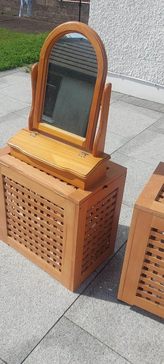 Free Storage press and mirror