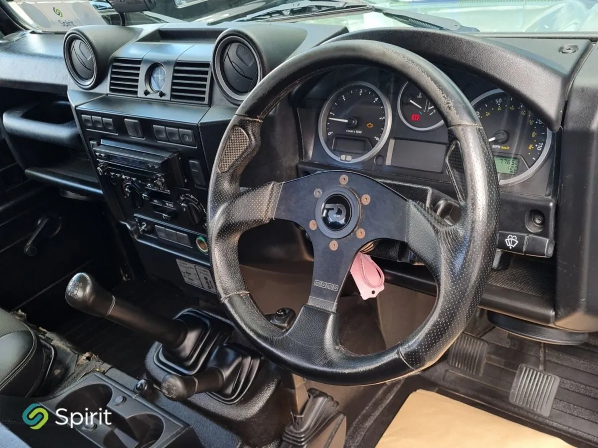 Land Rover Defender Defender 90 2DR - Image 4