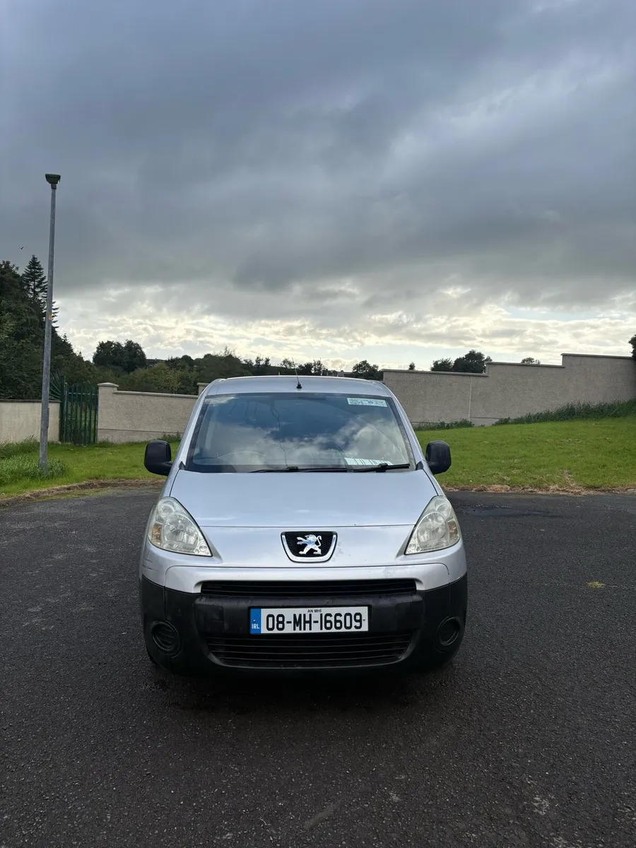 Van - Image 2