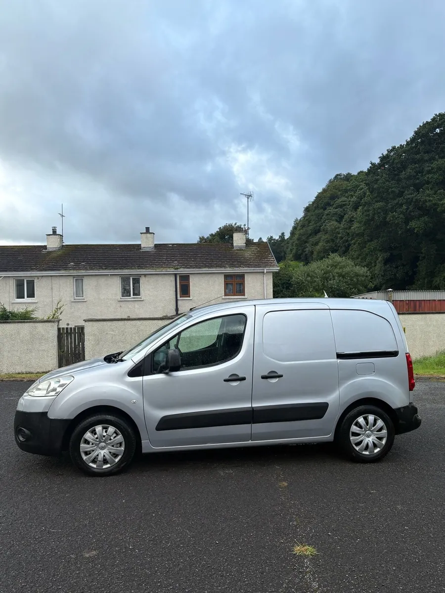 Van - Image 4