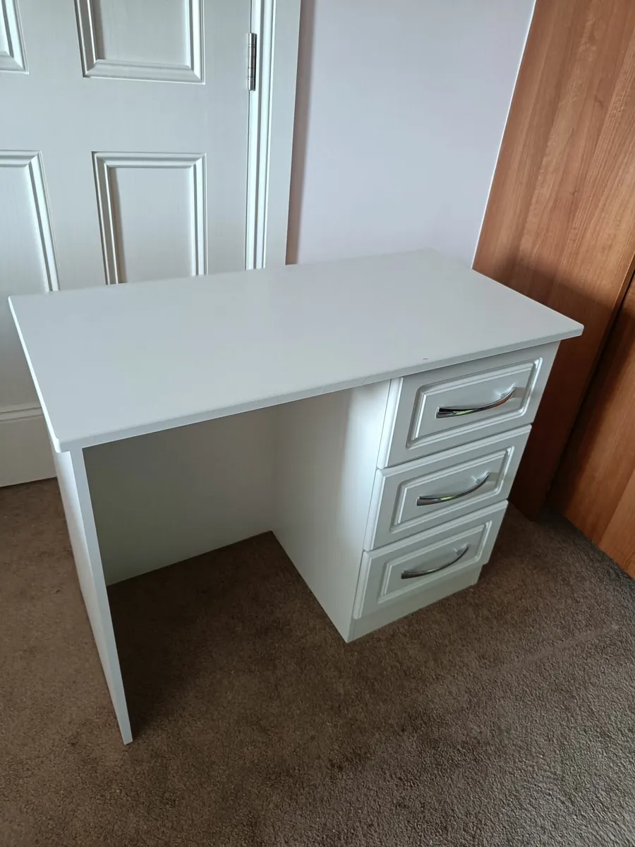 Hall & bedroom furniture - Image 4