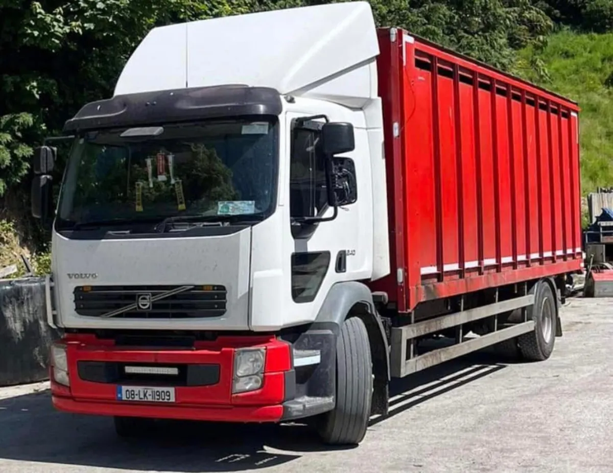Volvo  livestock truck (horse) - Image 1