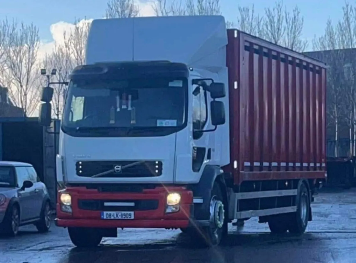 Volvo  livestock truck (horse) - Image 2