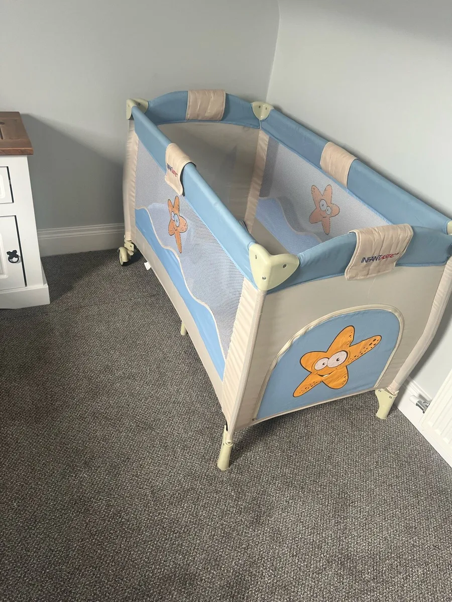 Travel cot