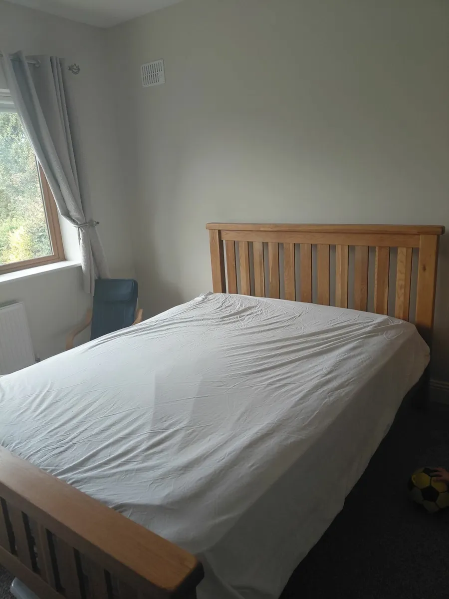 Solid Oak King Bed Frame & 2 bedside Lockers - Image 1