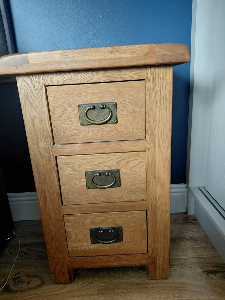 Solid Oak King Bed Frame & 2 bedside Lockers - Image 3