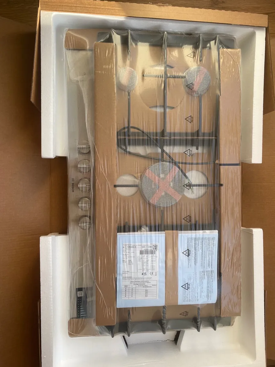 900mm Bosch Gas hob - Image 2