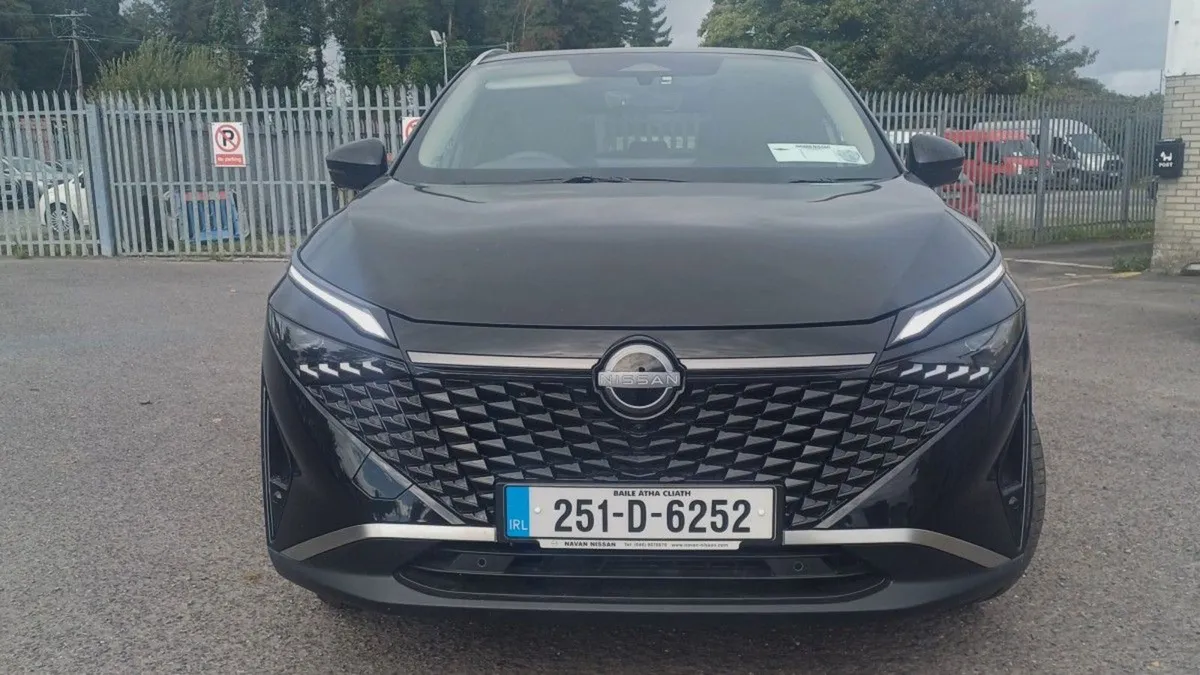 Nissan QASHQAI 1.3i M/hyb SV Premium Low KM - Image 2