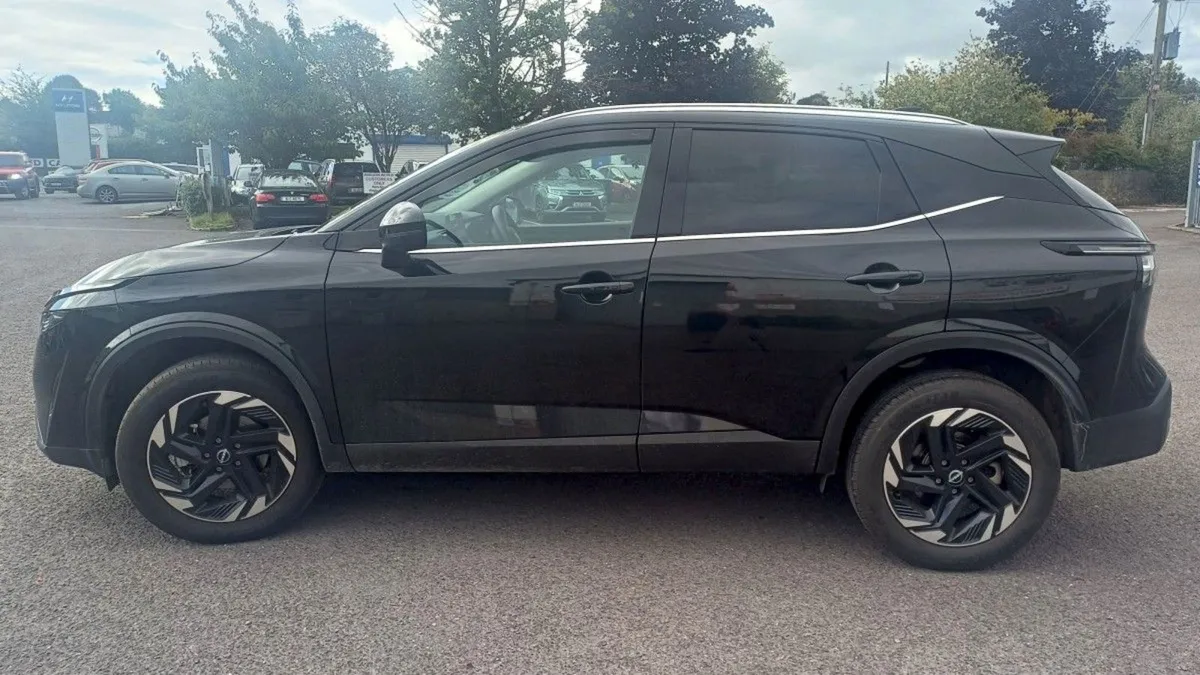 Nissan QASHQAI 1.3i M/hyb SV Premium Low KM - Image 4