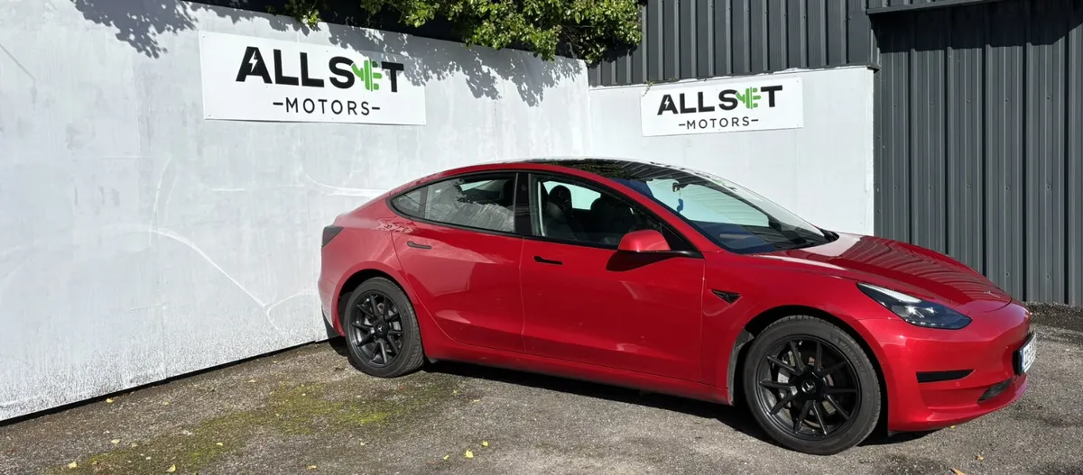 Tesla Model 3 2022  Standard Range + - Image 3