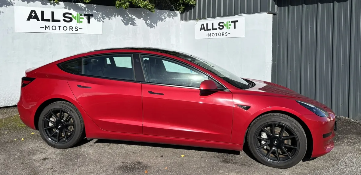 Tesla Model 3 2022  Standard Range + - Image 2