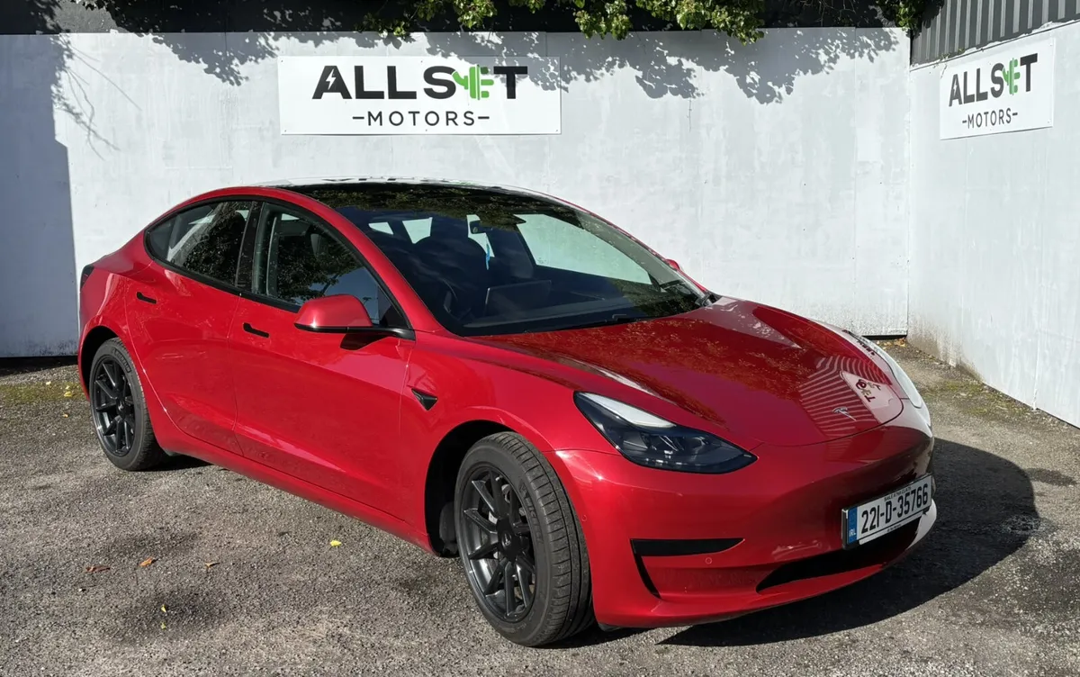 Tesla Model 3 2022  Standard Range + - Image 1