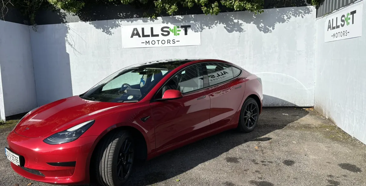 Tesla Model 3 2022  Standard Range + - Image 4