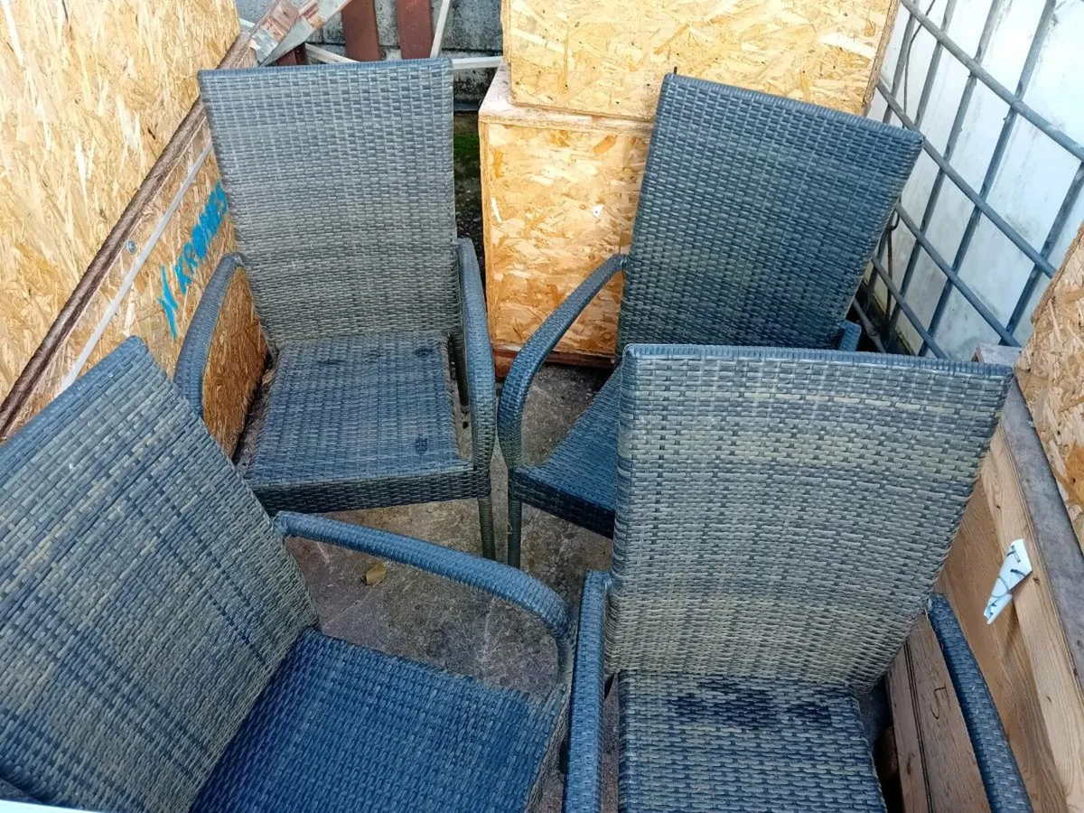 Rattan chairs x 4 - Image 1