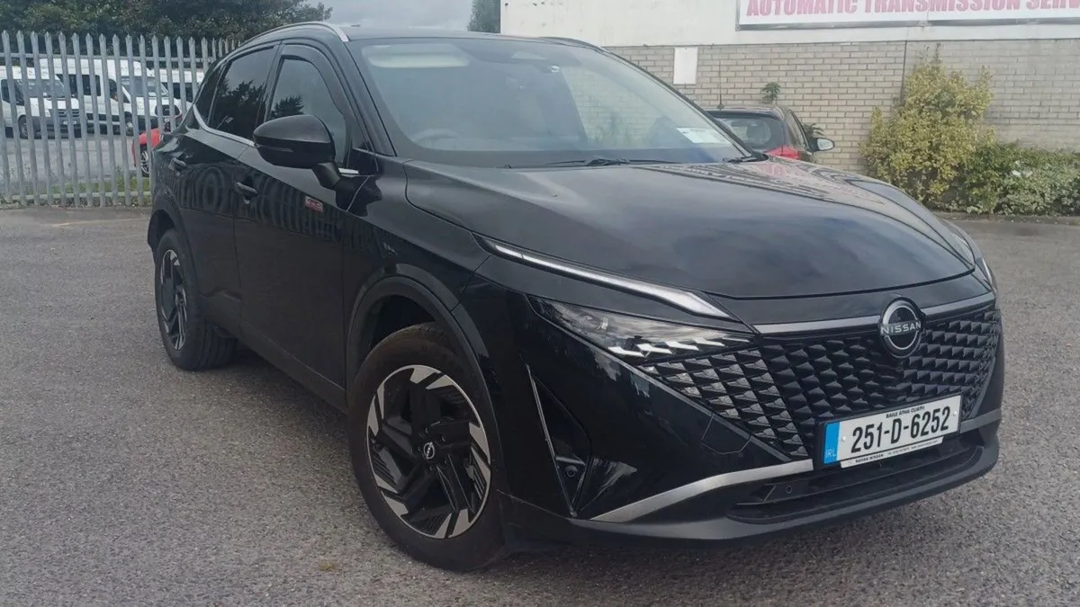 Nissan QASHQAI 1.3 PET Mild Hybrid SV Premium - Image 1
