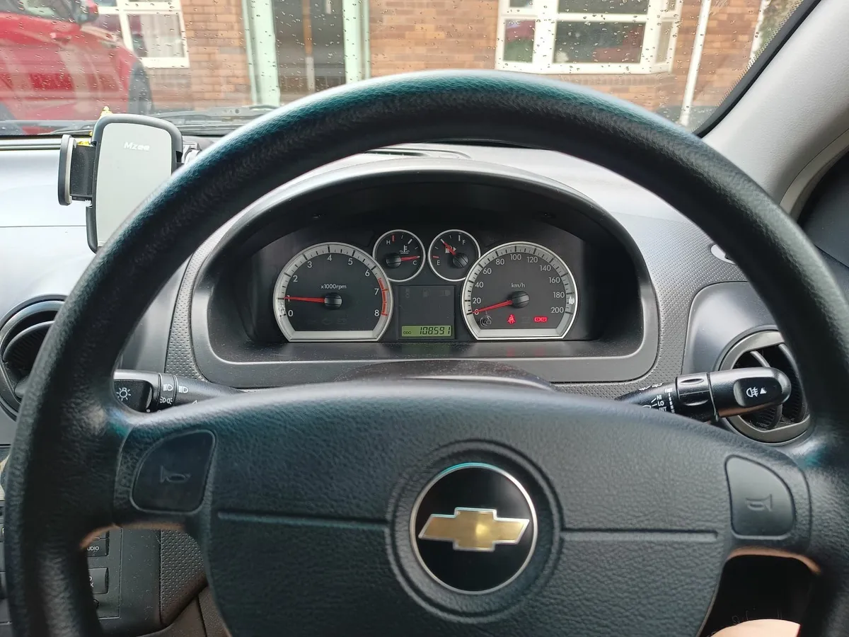 Chevrolet Aveo 2011 - Image 2