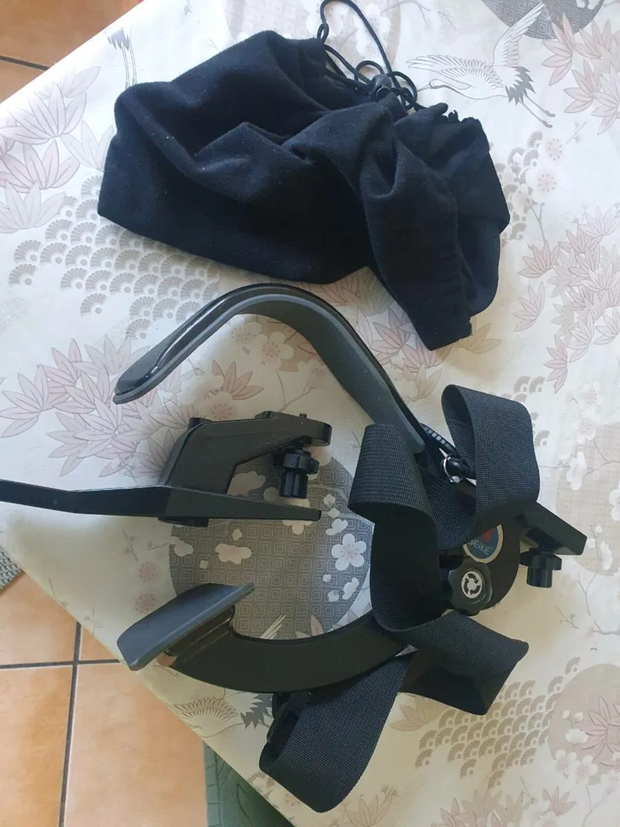 Shoulder camera holder - Image 1