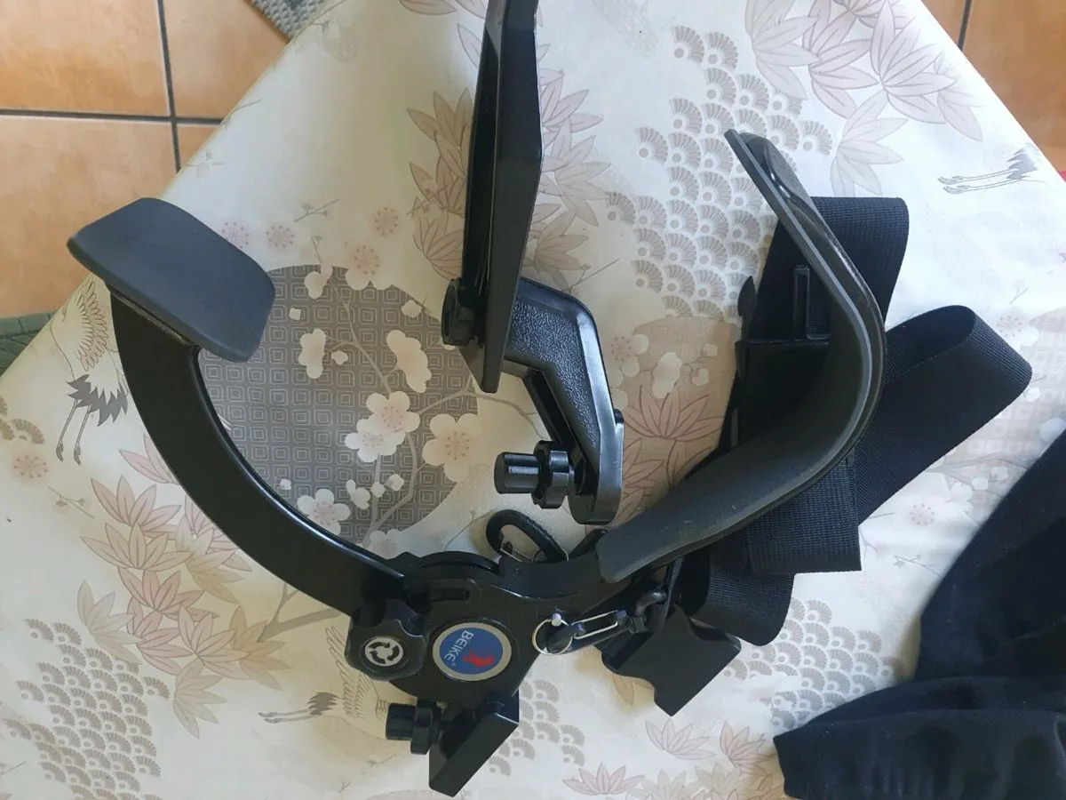Shoulder camera holder - Image 2