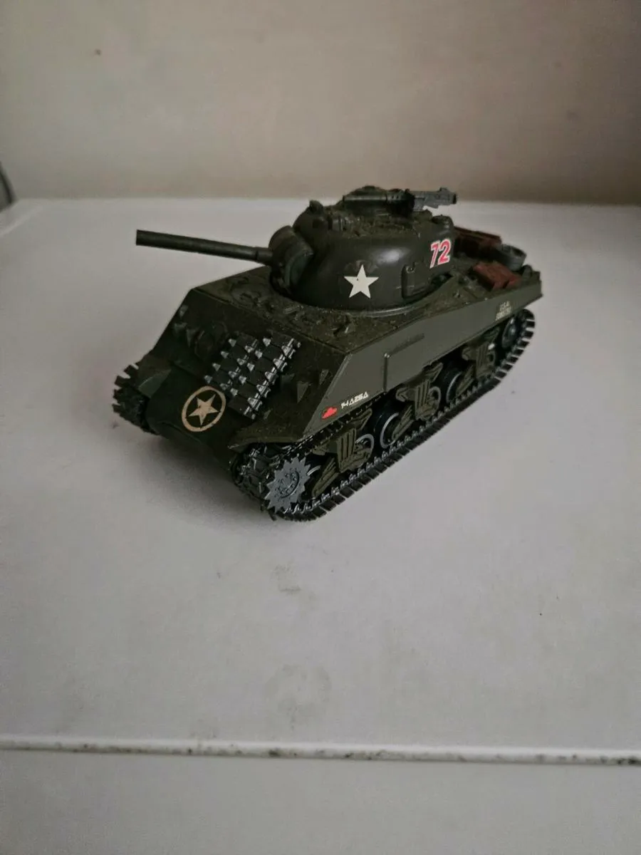 Corgi Sherman Tank 1.32 - Image 1