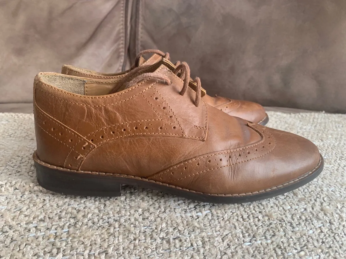 Boys brown occasional shoes size 2 - Image 1