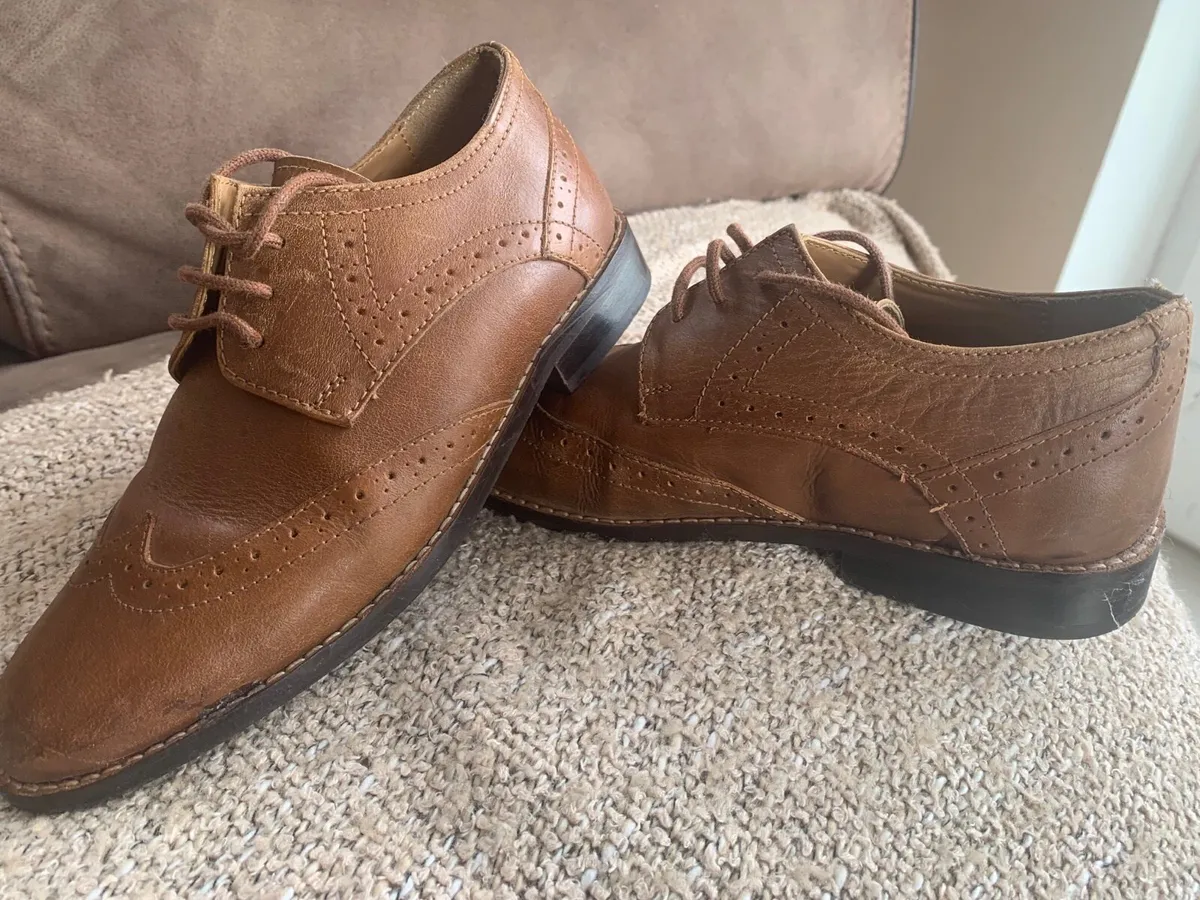 Boys brown occasional shoes size 2 - Image 2