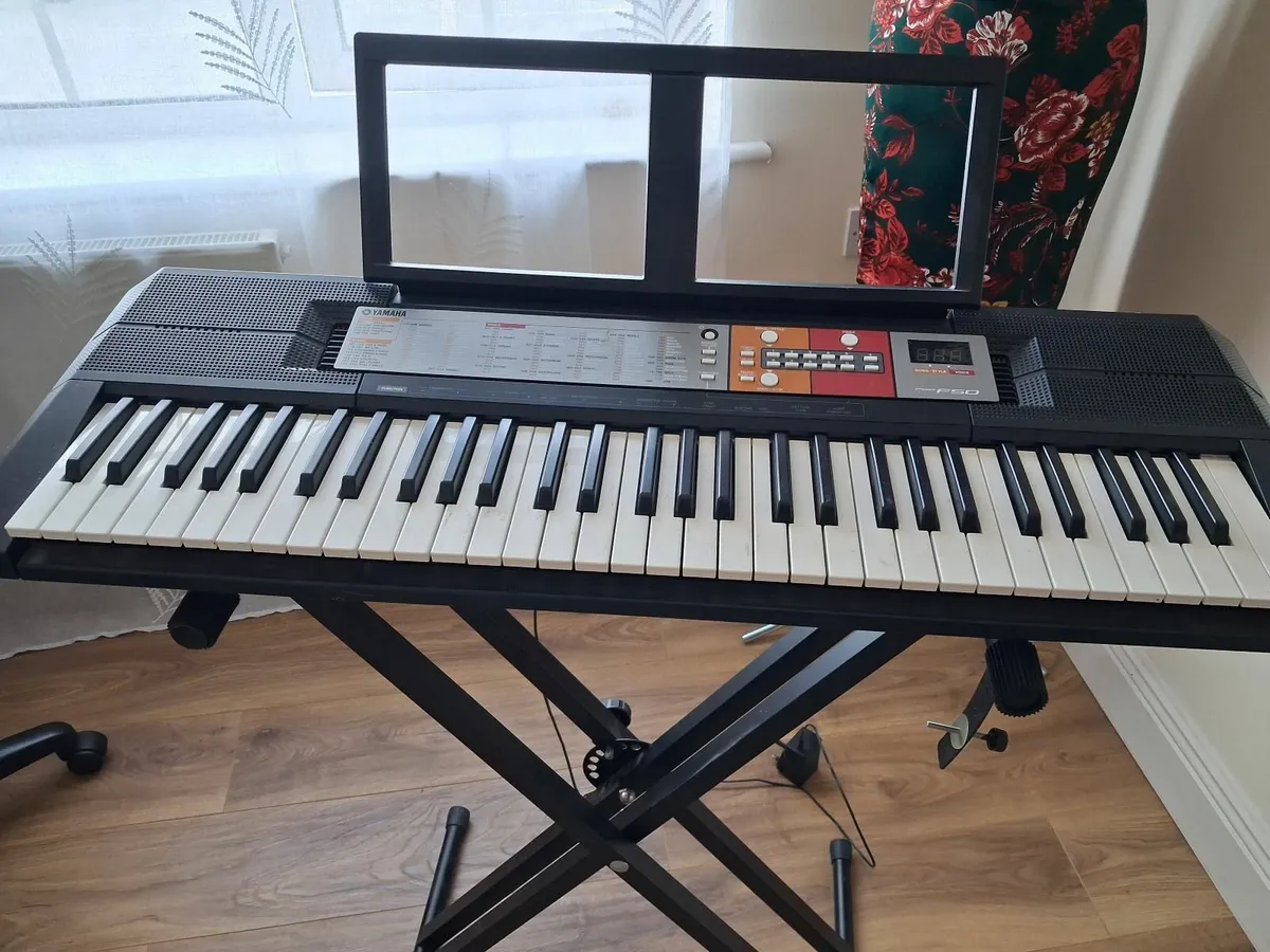 Yamaha PSR F50 Electronic keyboard - Image 1
