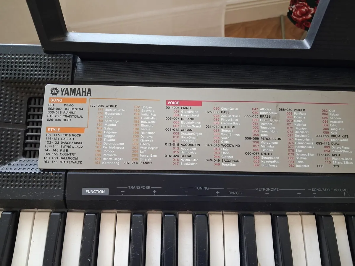 Yamaha PSR F50 Electronic keyboard - Image 2
